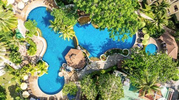 3 outdoor pools, pool umbrellas, sun loungers