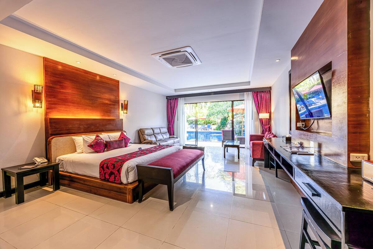 Grand Deluxe Pool Access | 迷你吧、客房内保险箱、办公桌、遮光窗帘