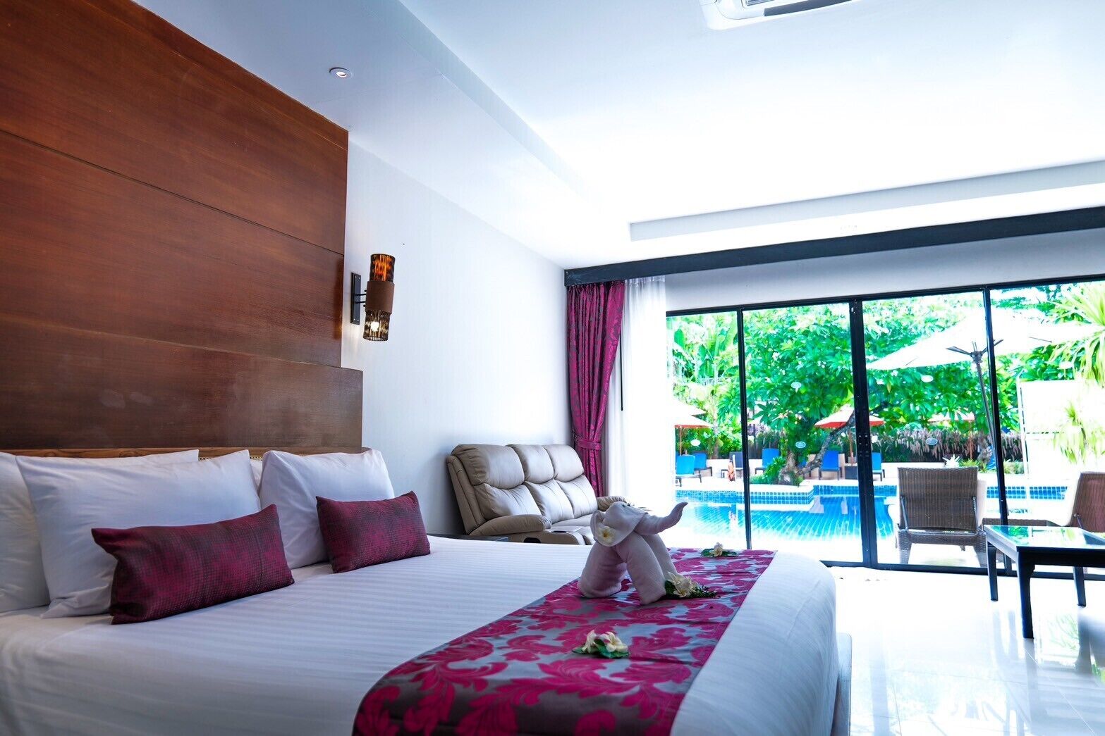 Grand Deluxe Pool Access