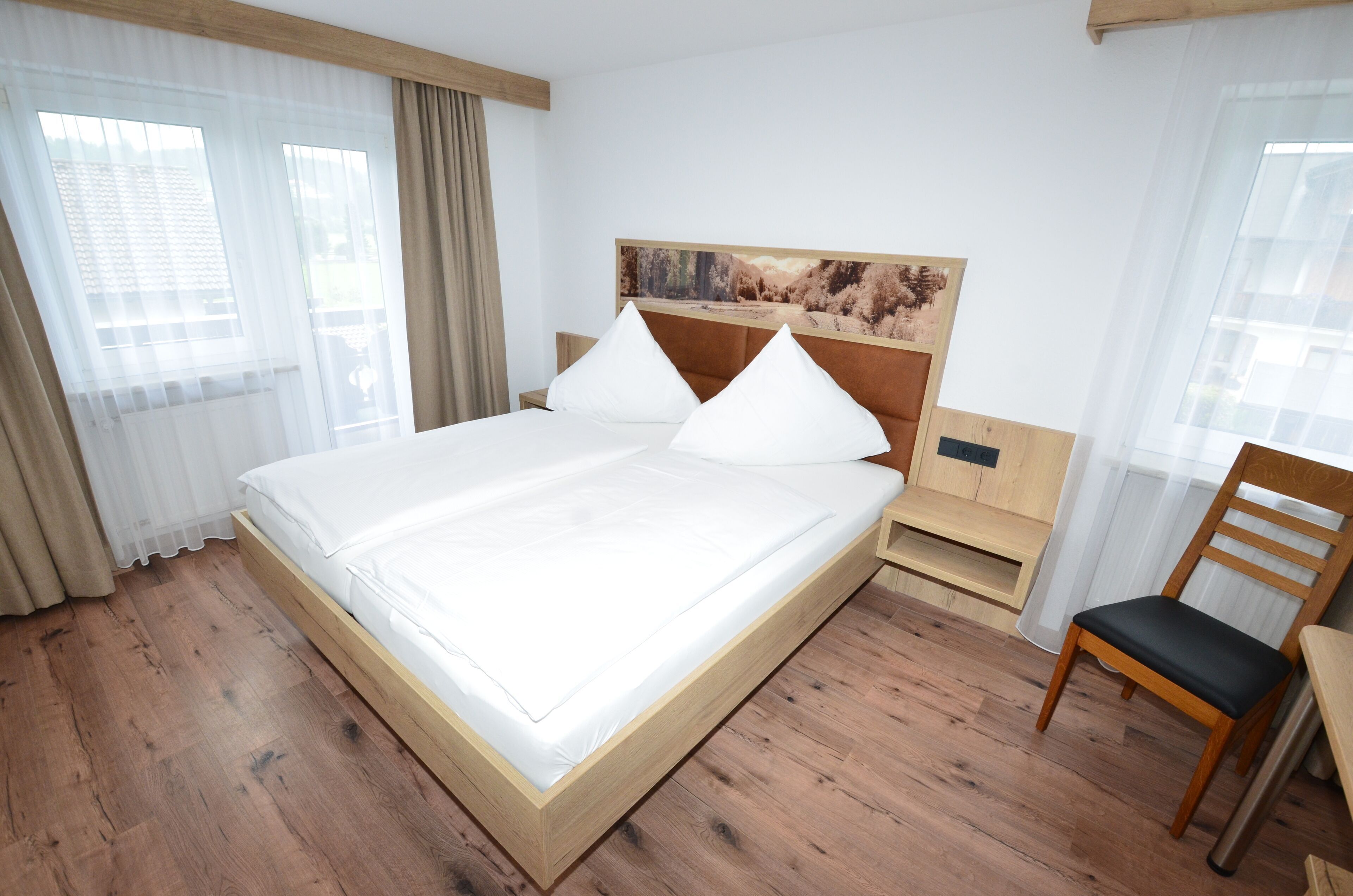 Minibar, coffres-forts dans les chambres, rideaux occultants
