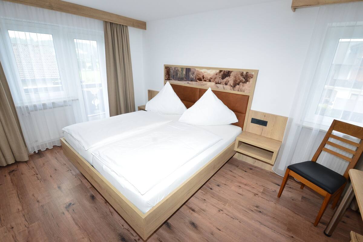 Minibar, coffres-forts dans les chambres, rideaux occultants