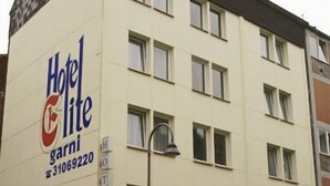 A multi-story hotel building with a sign reading "Hotel Lite garni." - Hotel Elite (Cologne)