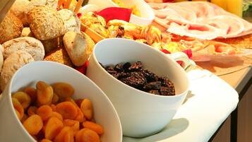 Daily buffet breakfast (EUR 16 per person)