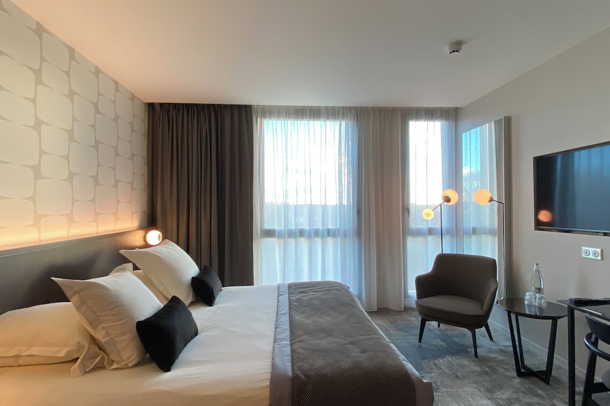 standard double room | premium bedding, in-room safe, desk, soundproofing