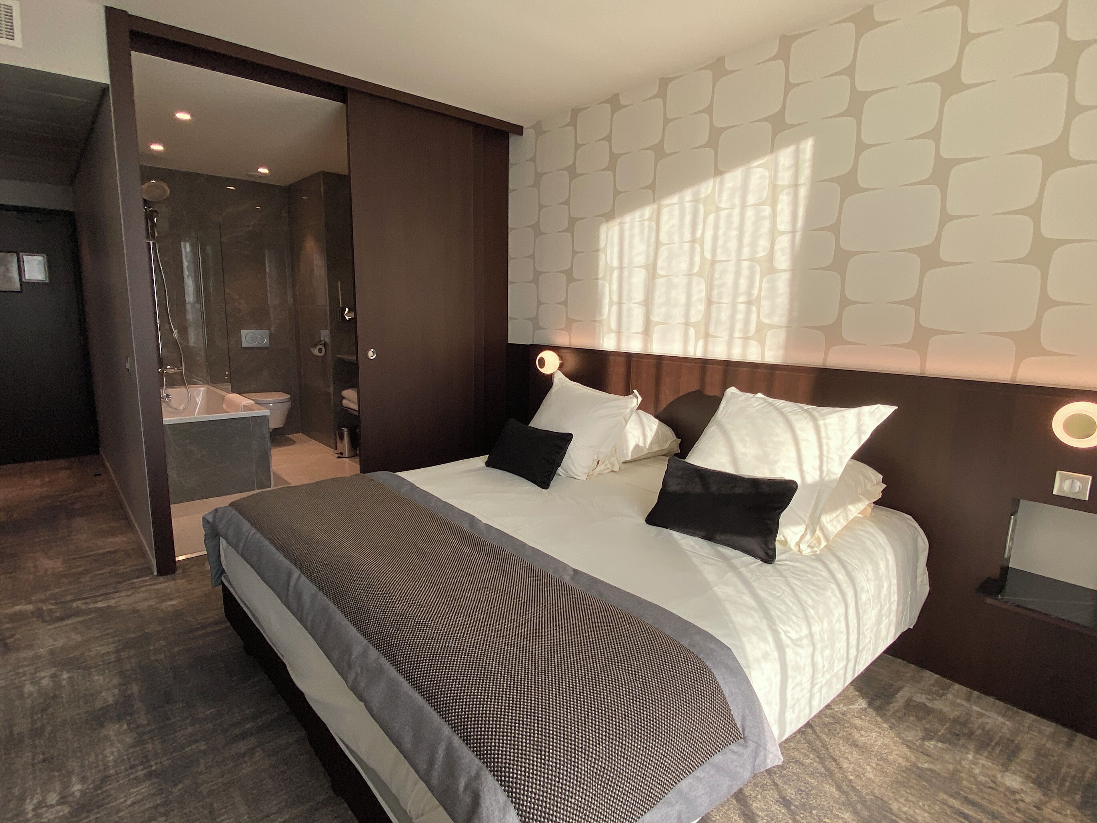 standard double room | premium bedding, in-room safe, desk, soundproofing