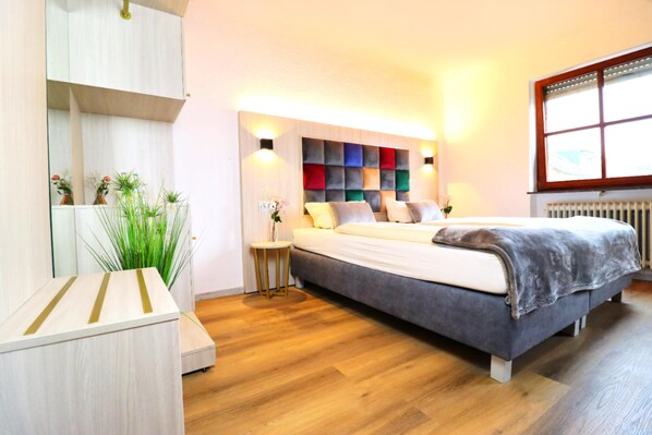 Double Room | In-room safe, desk, laptop workspace, blackout drapes - Hotel Daucher (Nuremberg)