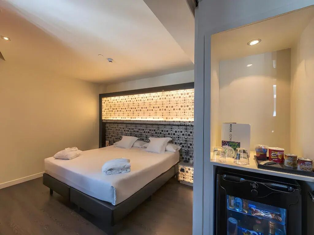 1 bedroom, premium bedding, down comforters, minibar