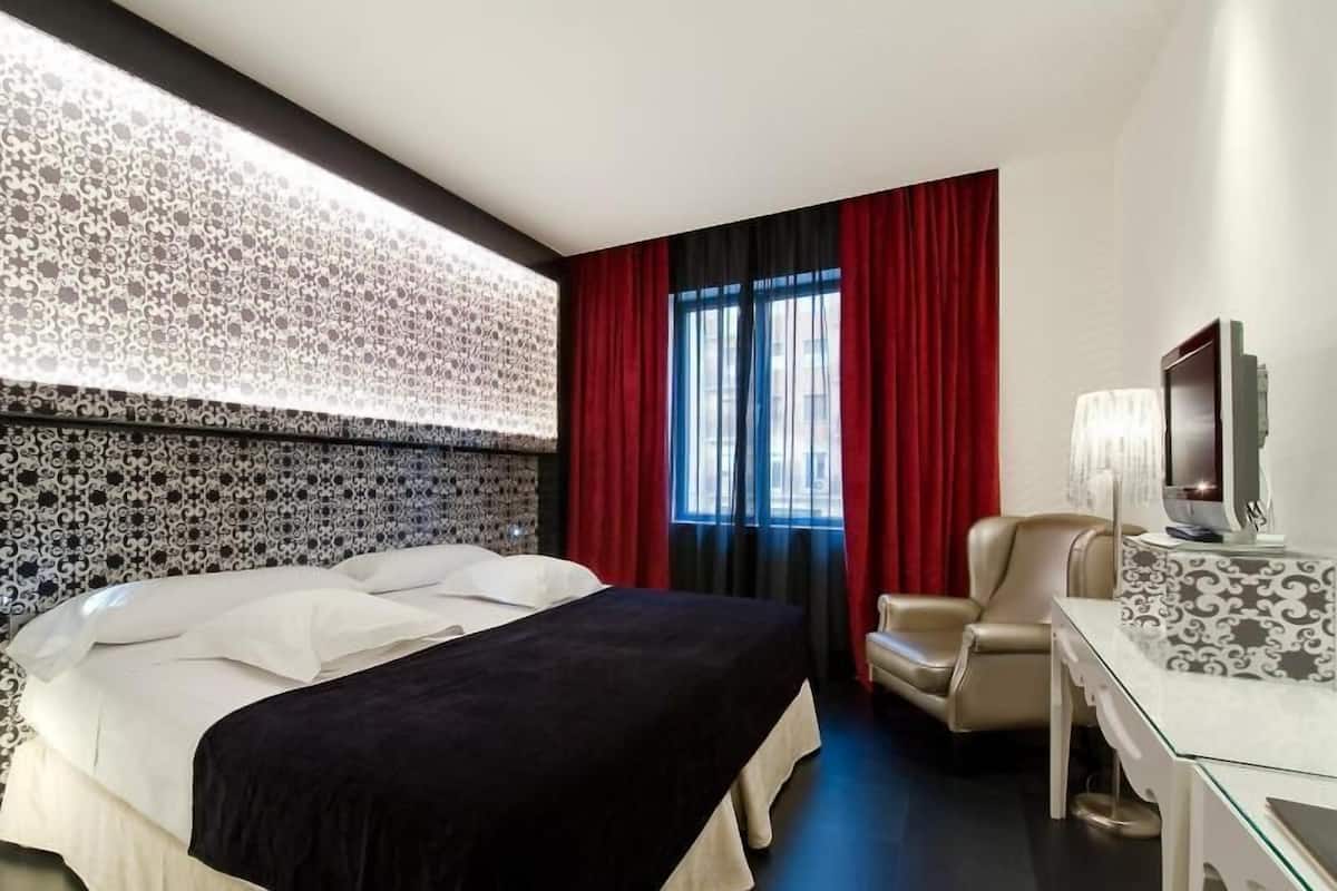1 bedroom, premium bedding, down comforters, minibar