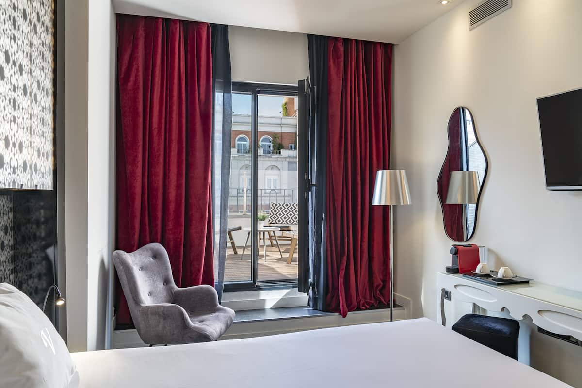1 Schlafzimmer, hochwertige Bettwaren, Daunenbettdecken, Minibar