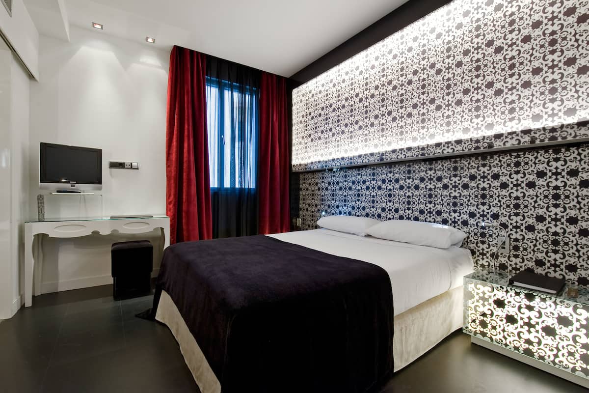 1 Schlafzimmer, hochwertige Bettwaren, Daunenbettdecken, Minibar