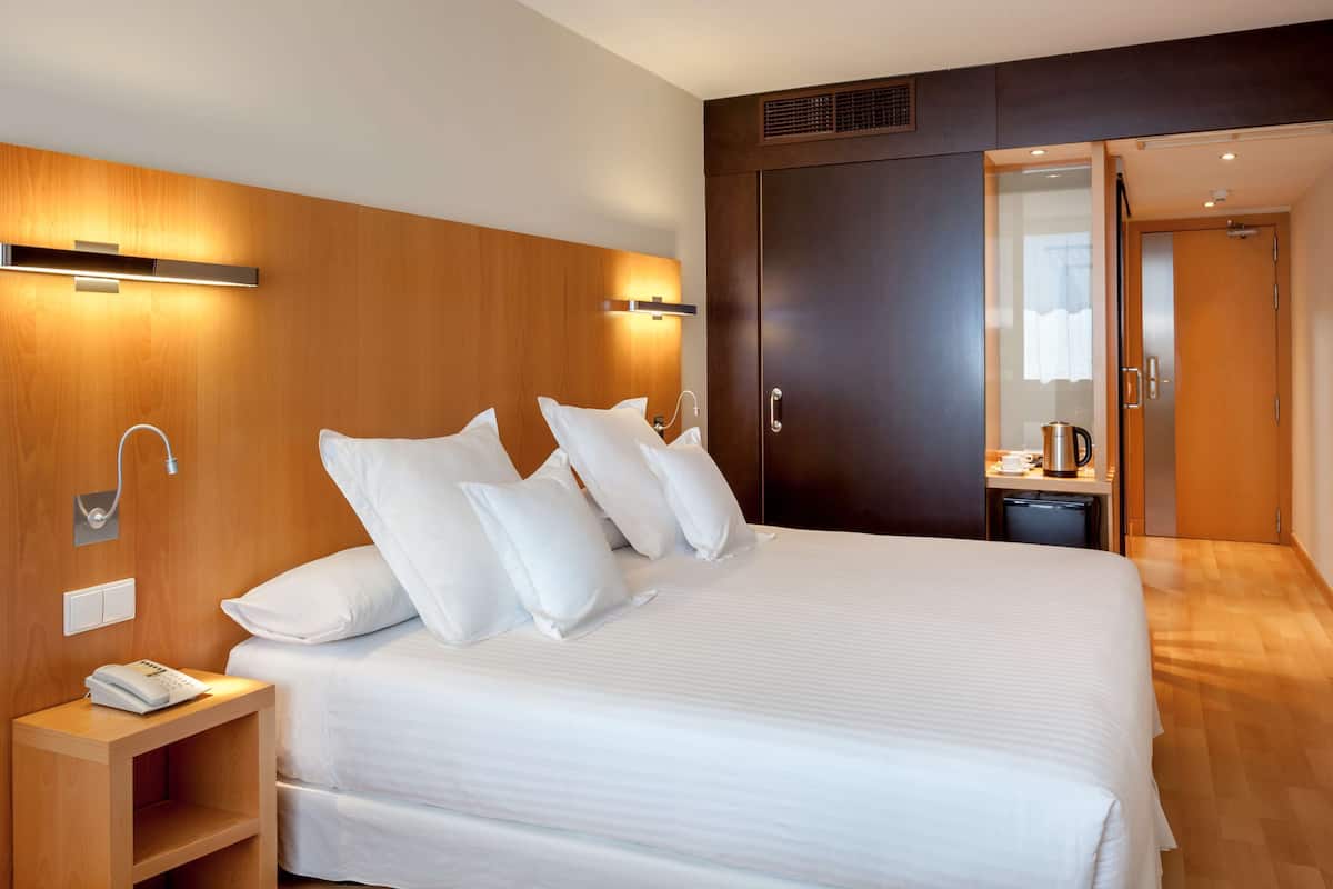 down duvets, minibar, in-room safe, desk