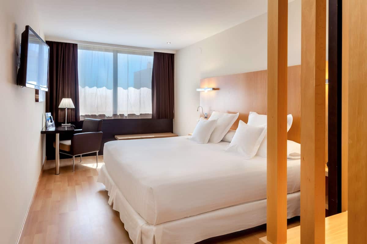 down duvets, minibar, in-room safe, desk