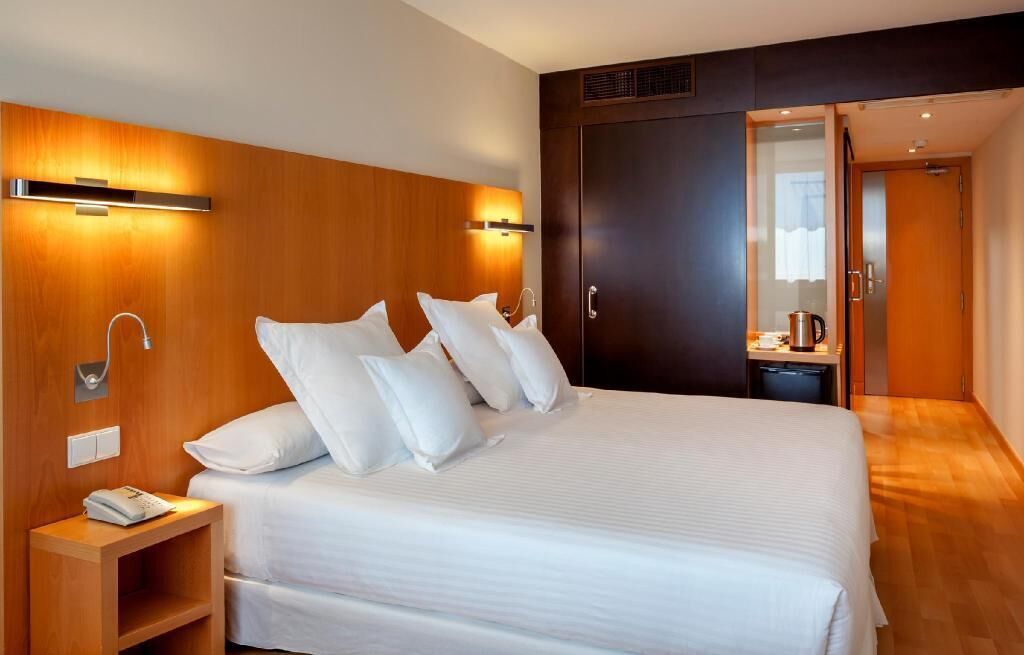 Dundyner, minibar, safe på rommet og skrivebord