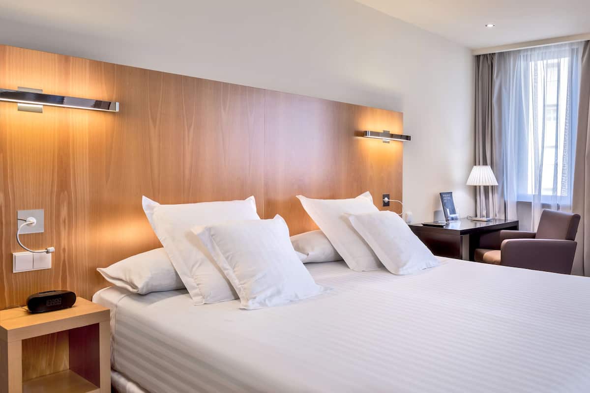 down duvets, minibar, in-room safe, desk