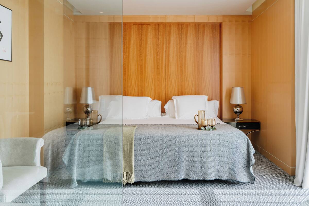 Suite, vue sur la mer | Minibar, accès au Wi-Fi (inclus), literie fournie