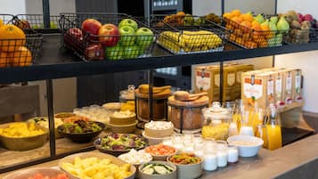 Desayuno buffet diario (EUR 20 por persona)