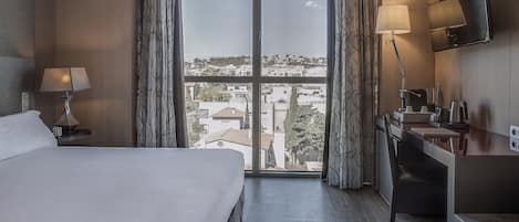 Superior Room, City View | Minibar, free WiFi, bed sheets