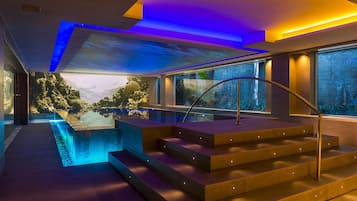 Seasonal outdoor pool, pool loungers