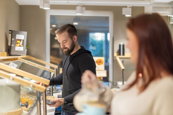 Desayuno buffet todos los días (EUR 11.90 por persona)