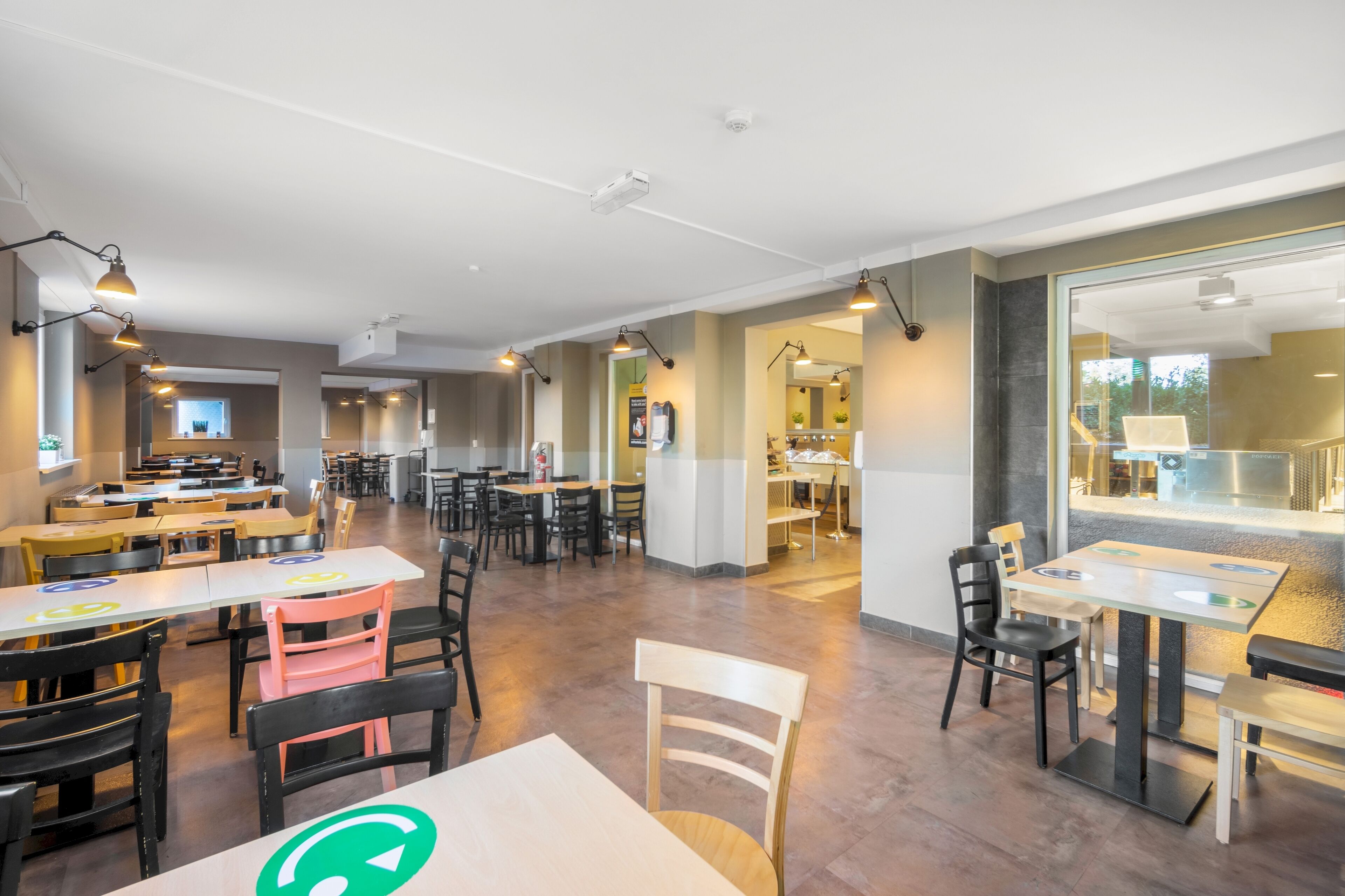 Bữa sáng buffet hàng ngày (12.50 EUR/mỗi người) 