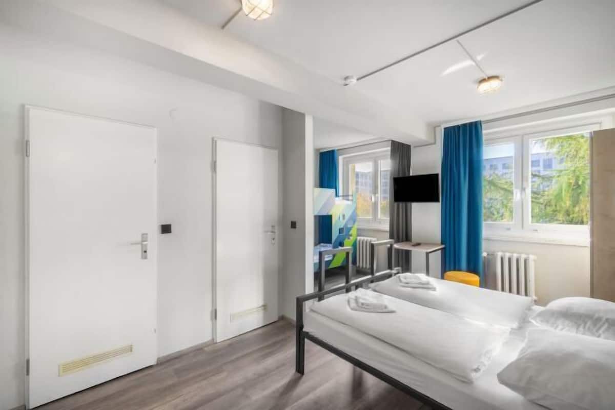 1 bedroom, free WiFi, bed sheets