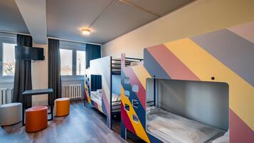 Bed in 6-Bed Dormitory | 1 bedroom, free WiFi, bed sheets