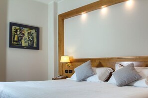 Literie hypoallergénique, minibar, coffres-forts dans les chambres