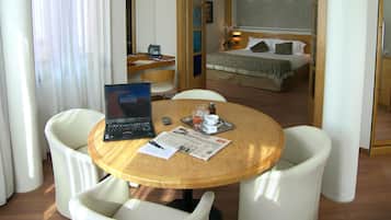 Hypo-allergenic bedding, minibar, in-room safe, desk