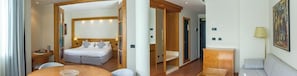 Hypo-allergenic bedding, minibar, in-room safe, desk