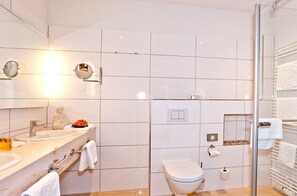 Deluxe Double Room | Bathroom