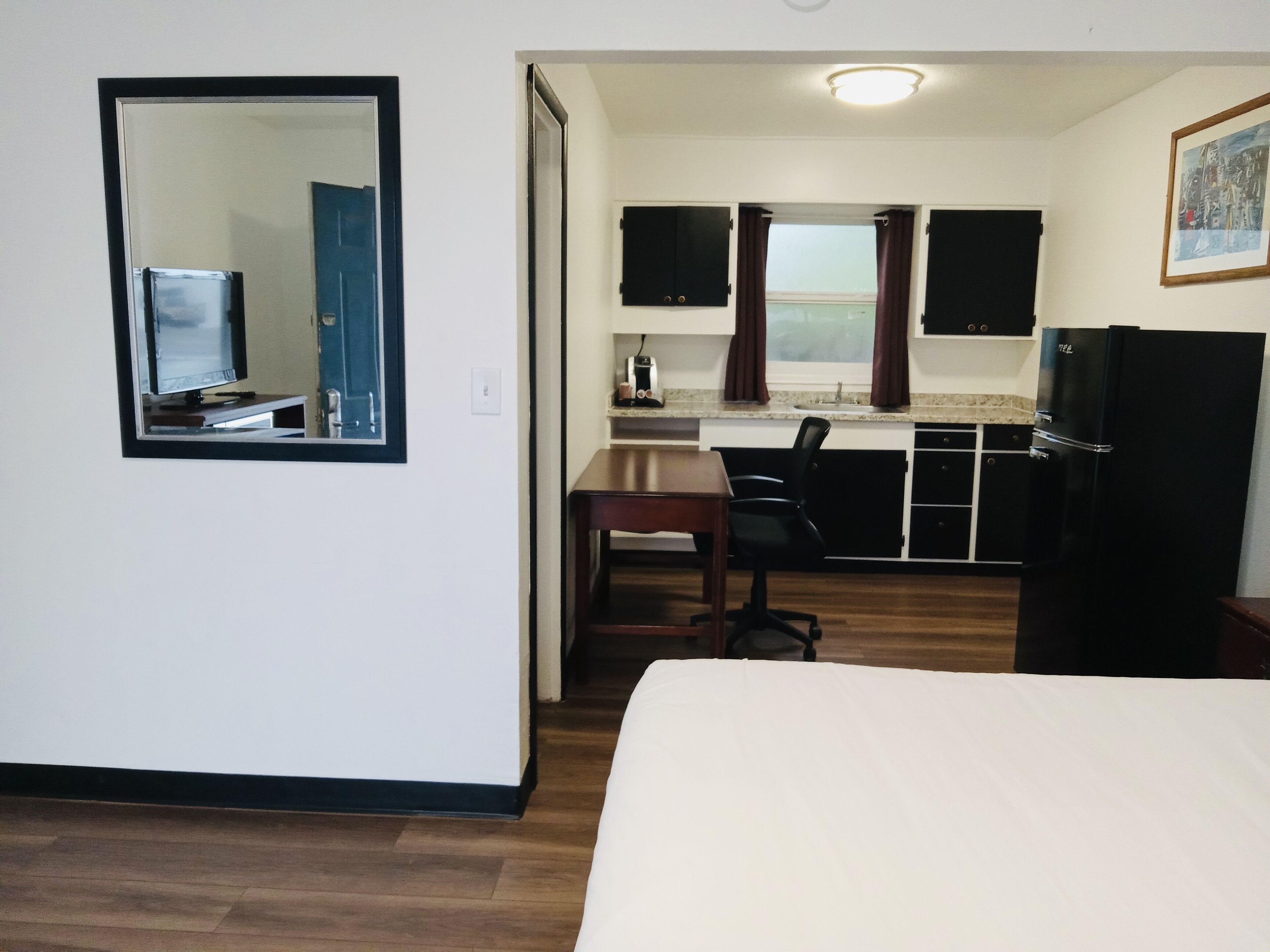 Studio, 1 King Bed, Kitchenette | Premium bedding, down comforters, Tempur-Pedic beds