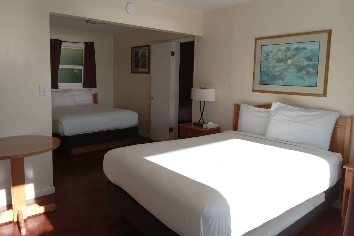 Suite, 2 habitaciones | 1 dormitorio, ropa de cama de alta calidad, edredones de plumas
