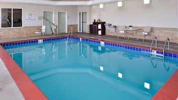 Indoor pool, sun loungers