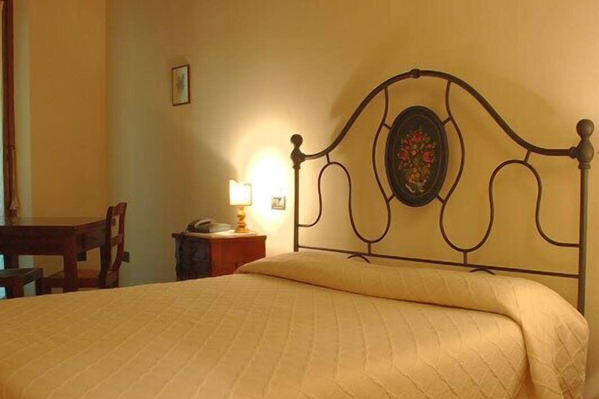 Free cots/infant beds, free WiFi