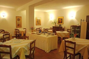 Daily buffet breakfast (EUR 6.00 per person)