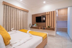 Egyptian cotton sheets, premium bedding, minibar, in-room safe - Toshali Sands Puri (Puri)