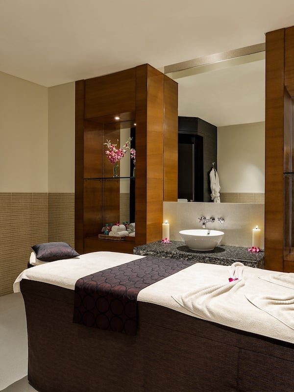 Sauna, hot tub, steam room, Turkish bath/hammam, body treatments