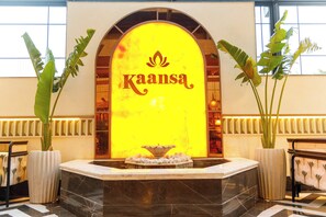 2 restaurantes; se sirve desayuno, almuerzo y cena; cocina mediterránea