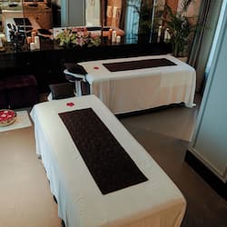 Sauna, hot tub, steam room, Turkish bath/hammam, body treatments