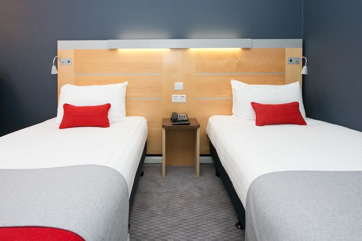 standard room, 2 single beds | desk, free cots/infant beds, free wifi, bed sheets