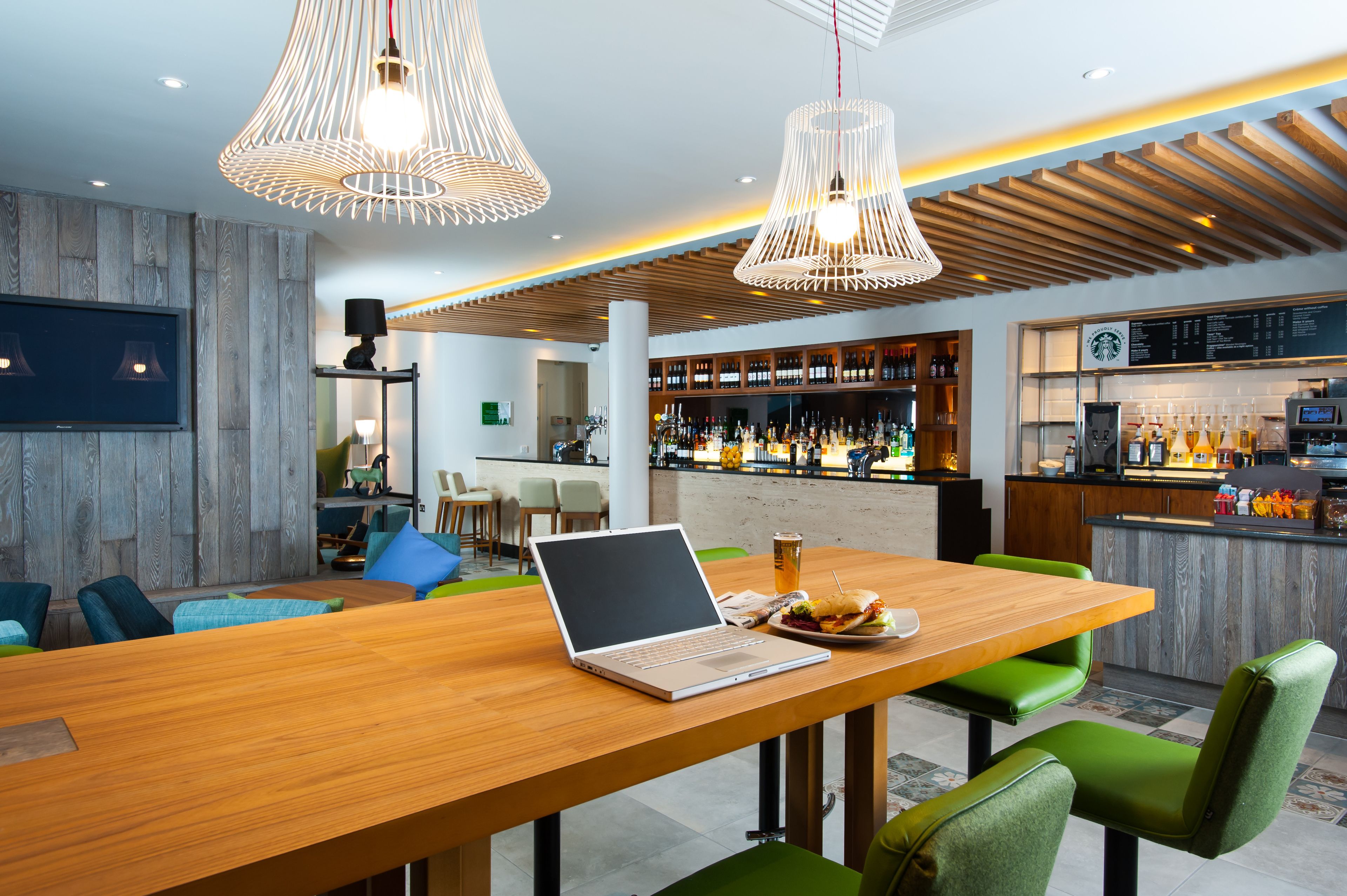 breakfast, lunch, dinner served; international cuisine