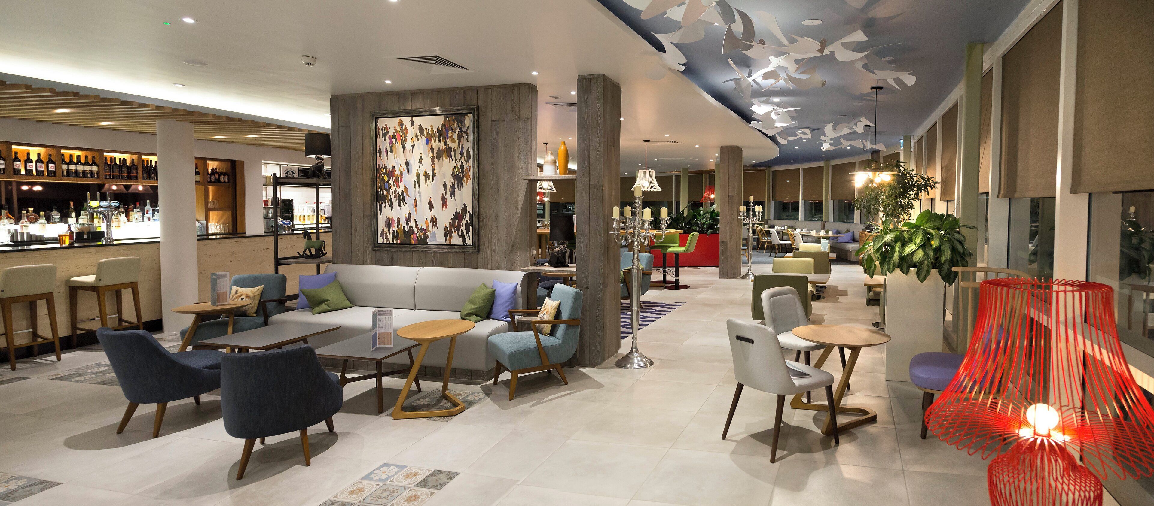 breakfast, lunch, dinner served; international cuisine