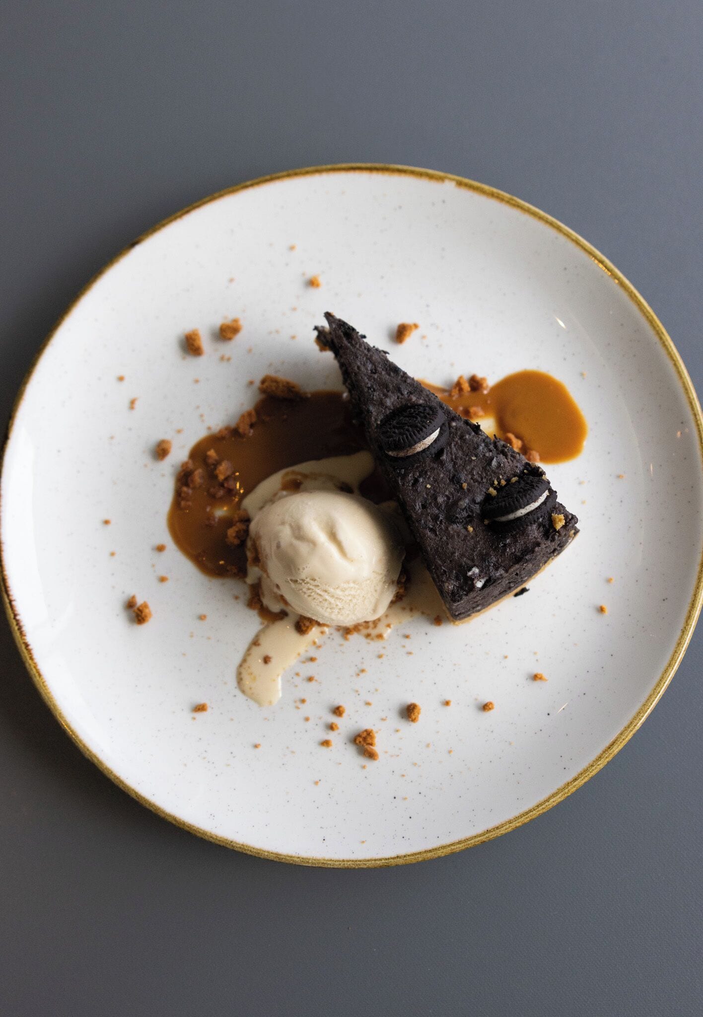 breakfast, lunch, dinner served; international cuisine