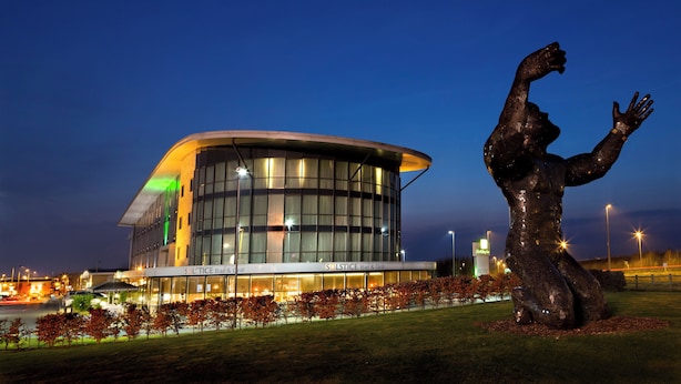 Unclassified image, 1 of 42, button - Holiday Inn Salisbury - Stonehenge by IHG (Salisbury)