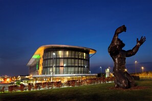 Exterior - Holiday Inn Salisbury - Stonehenge by IHG (Salisbury)