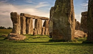Stonehenge standing in a grassy field. - Holiday Inn Salisbury - Stonehenge by IHG (Salisbury)