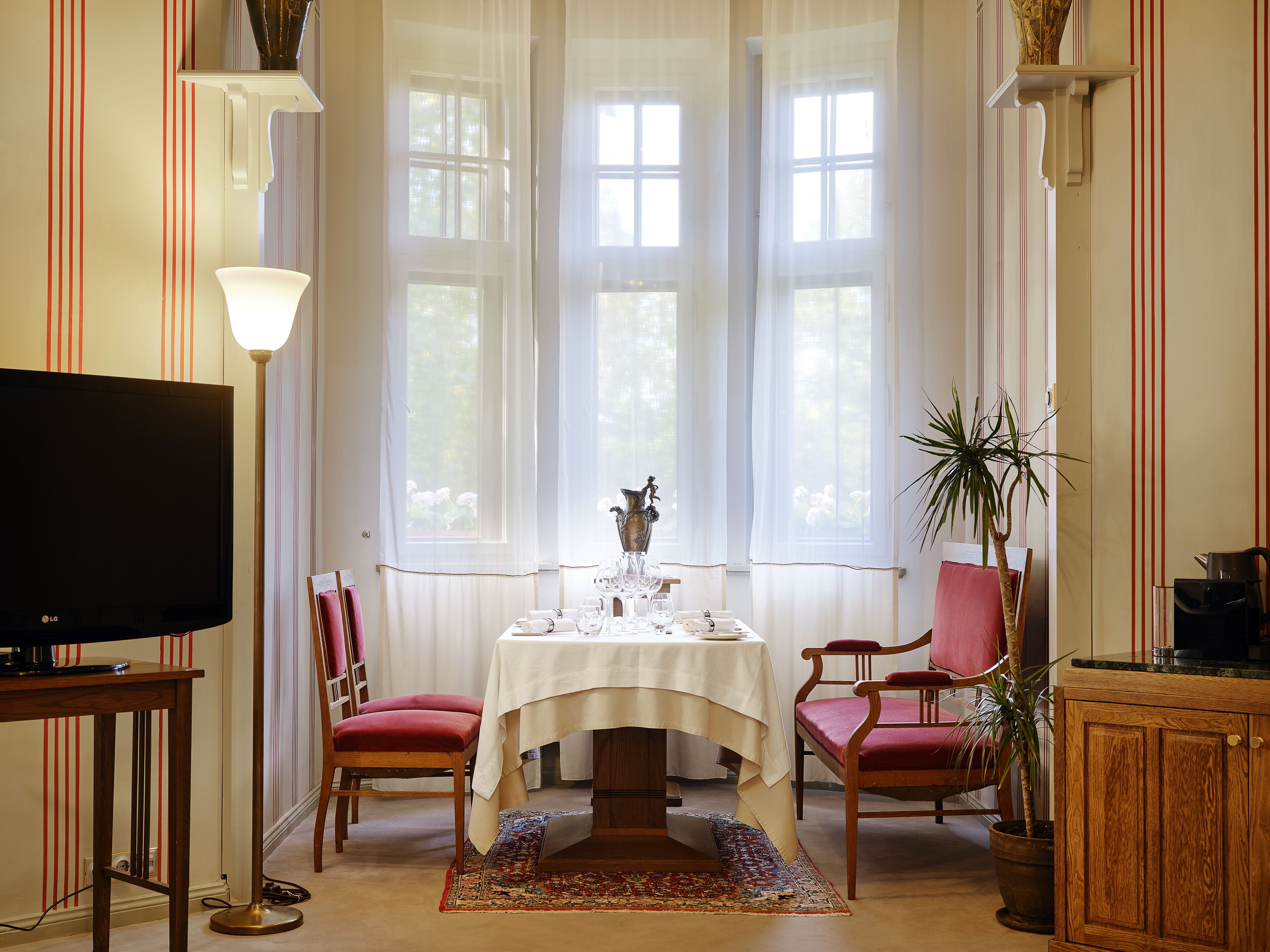 masters floor sumptuous with sauna | 1 bedroom, minibar, desk, laptop workspace