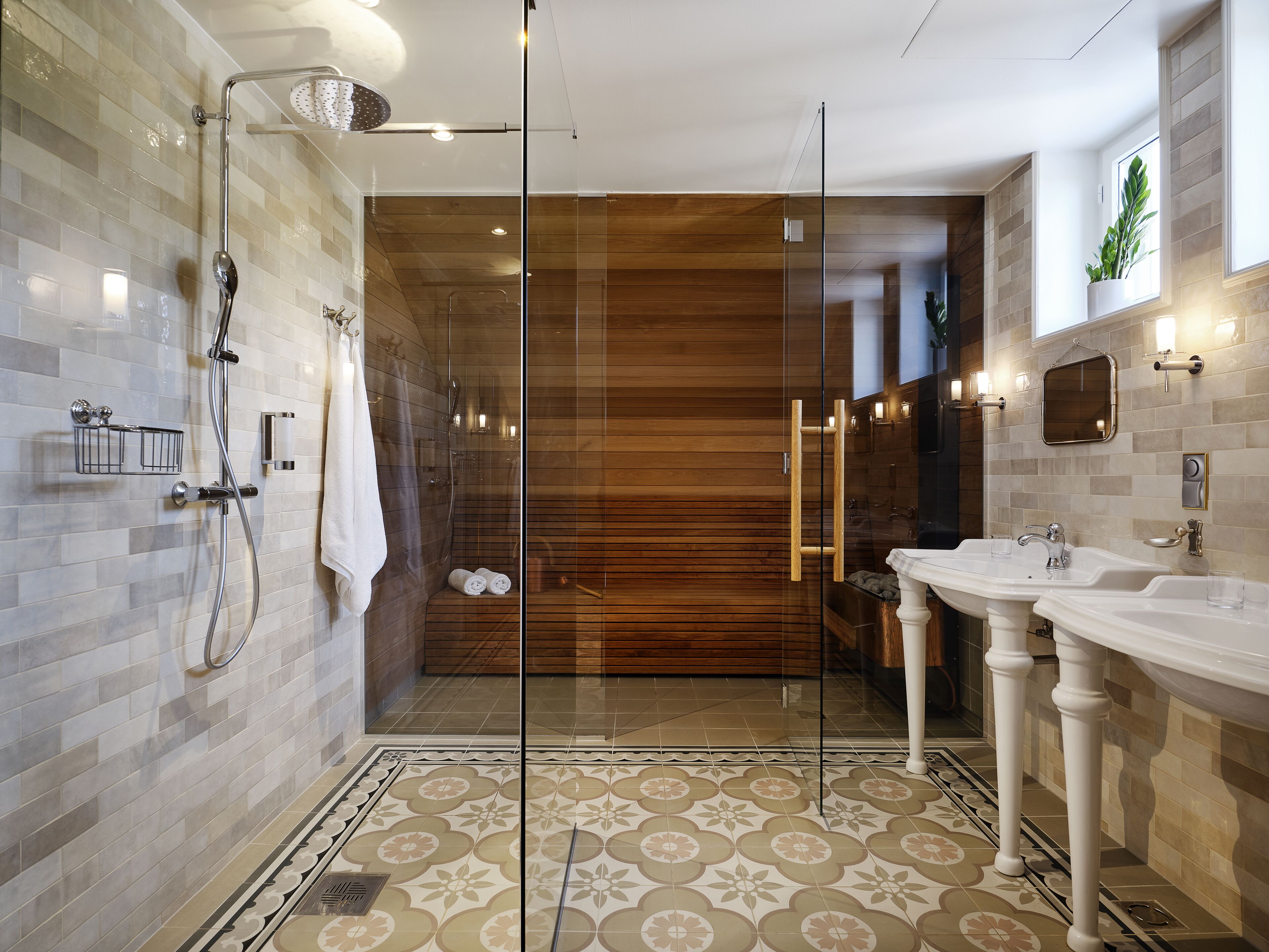 Sky Parlor Sumptuous with Sauna | Bad | Toalettartikler (inkludert), hårføner og håndklær