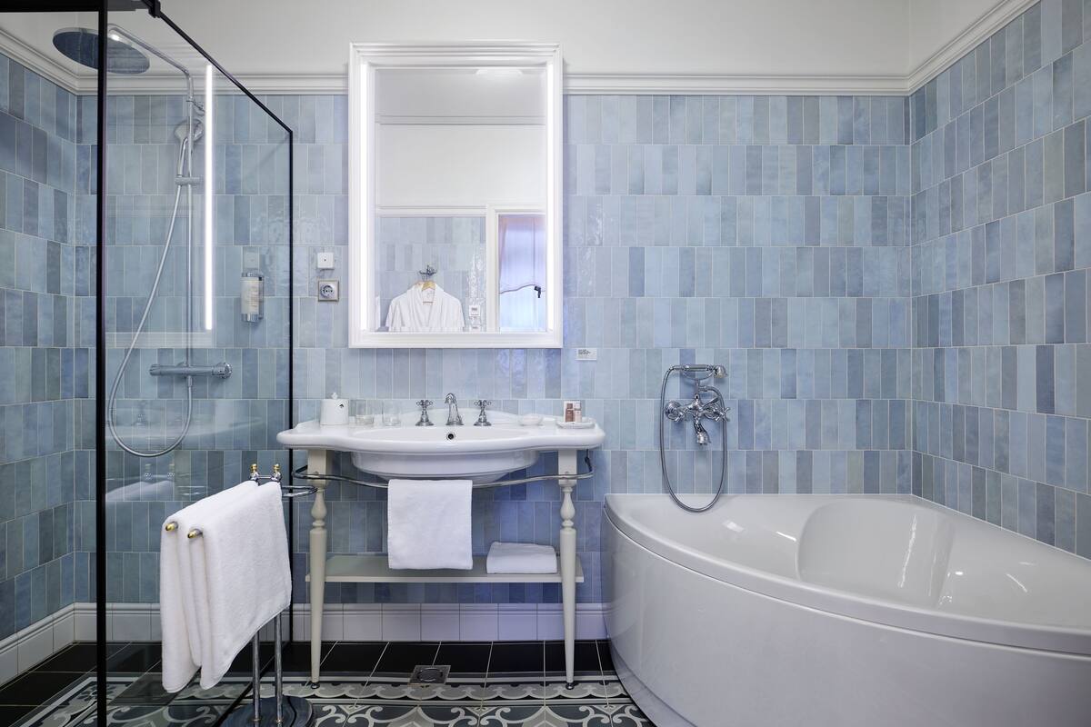 masters floor sumptuous with sauna | bathroom | free toiletries, hair dryer, towels