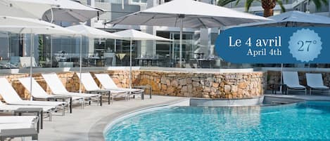 Premium bedding, in-room safe, blackout curtains, soundproofing